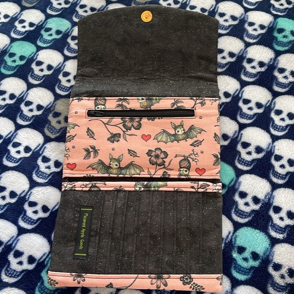 Pink and Black Wallet/Clutch with Floral Bat Pattern and Vegan Leather NWOT - Picture 4 of 10